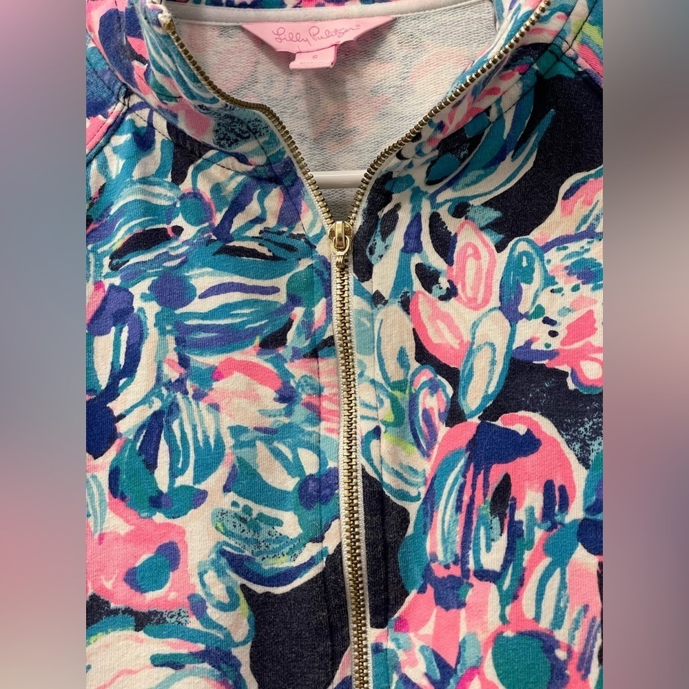 Lilly Pulitzer UPF 50+ Skipper Popover Bright Navy Caught Up Small - Picture 6 of 9